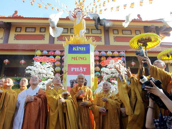 The central Highlands Steering Committee congratulates the Buddha’s birthday in Gia Lai and Kon Tum  provinces